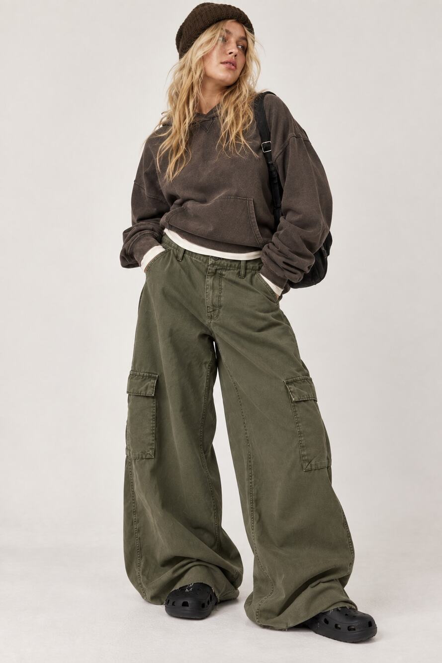 Levi's Olive Green Wide Leg Baggy Cargo Pants 30 Y2K Inspired Utility Skater